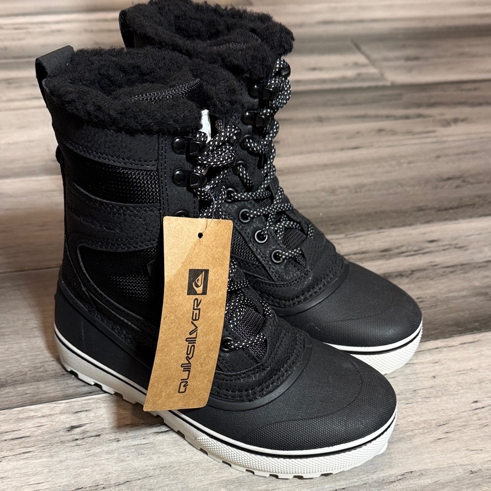 NWT Quiksilver Black Faux-Fur Lined Winter Boots